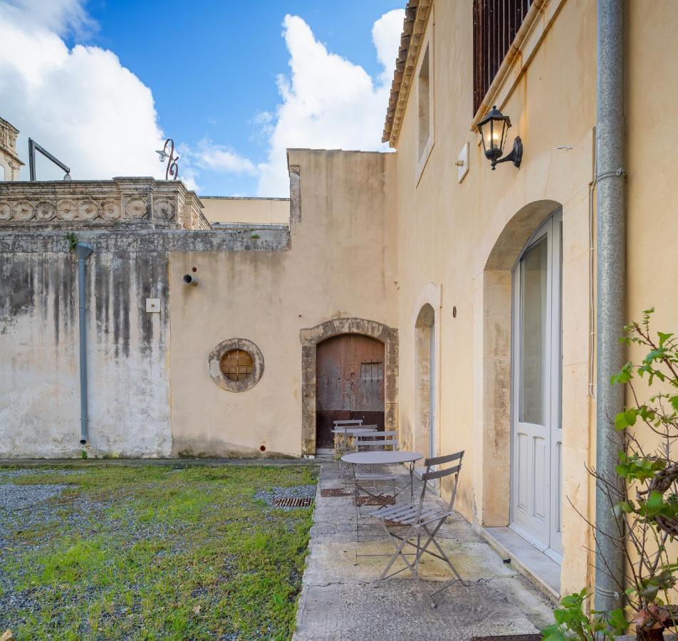 Palazzo Trigona Dependance Hotel Noto Exterior photo