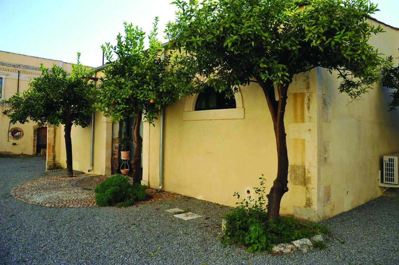 Palazzo Trigona Dependance Hotel Noto Exterior photo